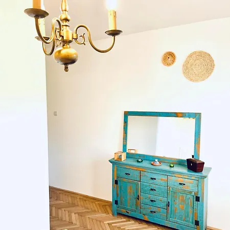 Stylish And Funky Flat In The Heart Of Apartment *