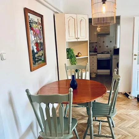 Stylish And Funky Flat In The Heart Of Apartman *