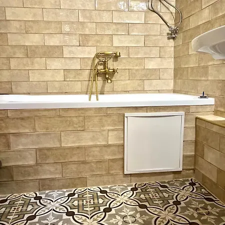 Stylish And Funky Flat In The Heart Of *