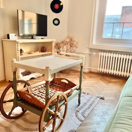 Stylish And Funky Flat In The Heart Of