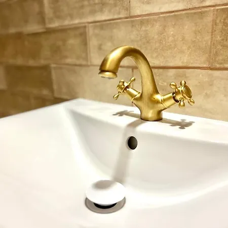 Stylish And Funky Flat In The Heart Of Διαμέρισμα *