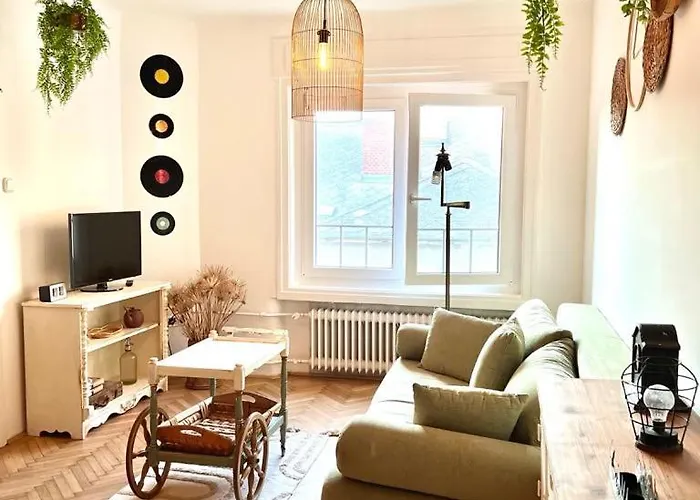 Stylish And Funky Flat In The Heart Of *