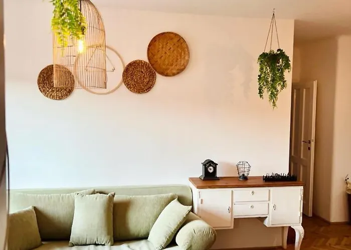 Stylish And Funky Flat In The Heart Of דירה דברצן